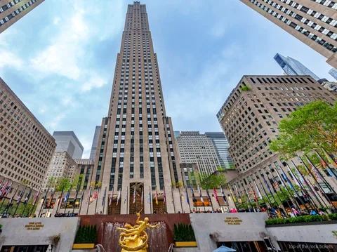 Guia liderant la visita per la Fifth Avenue cap al Top of the Rock