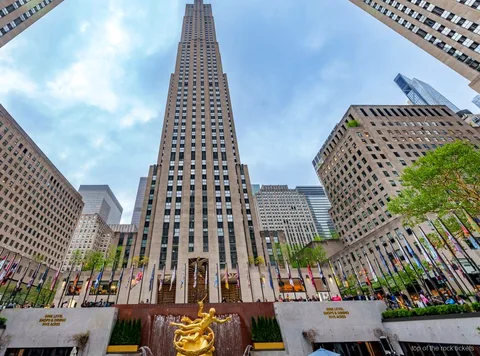 Guide menant la visite guidée de la Fifth Avenue vers Top of the Rock